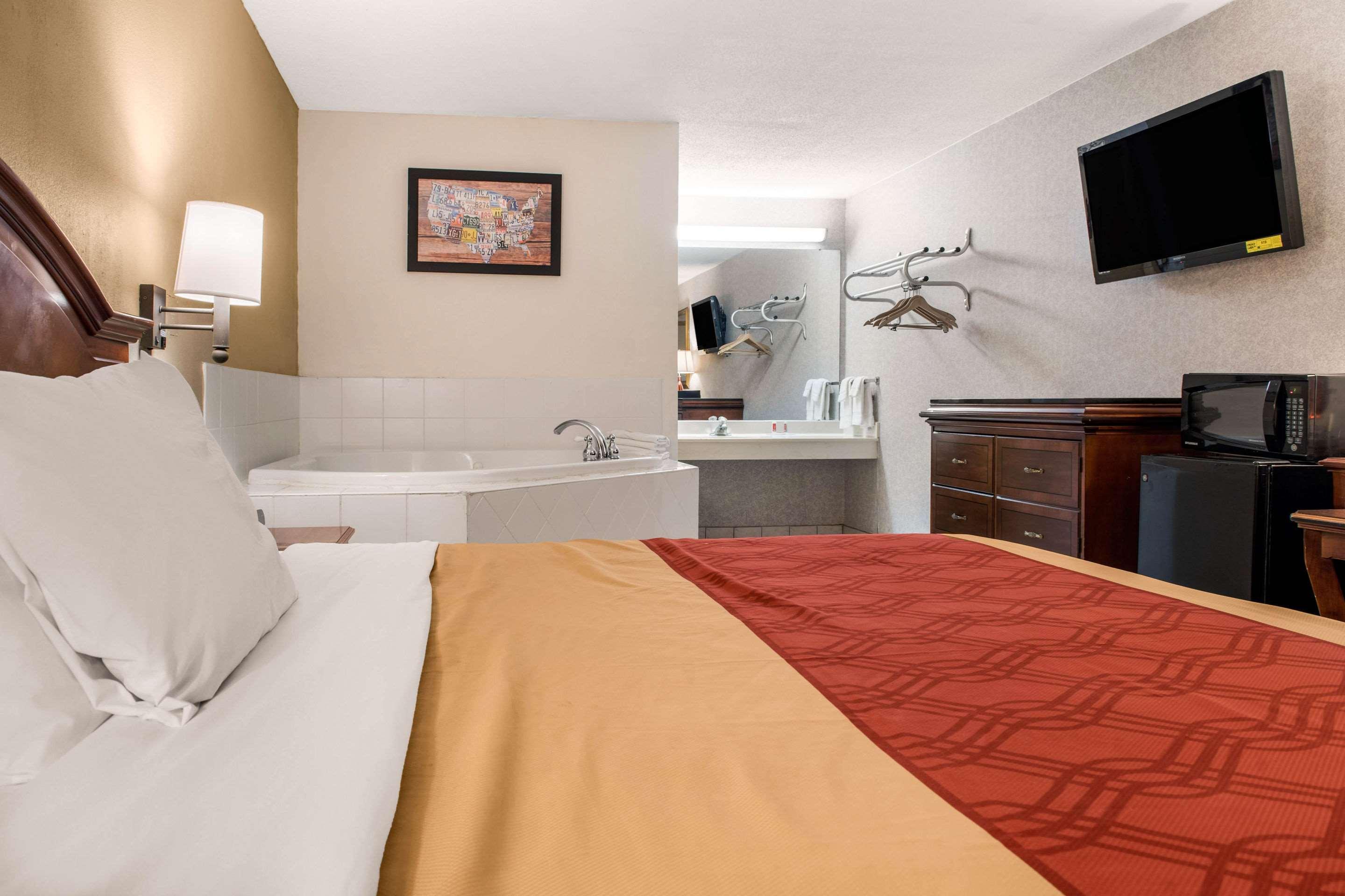 Econo Lodge Holland Exterior photo