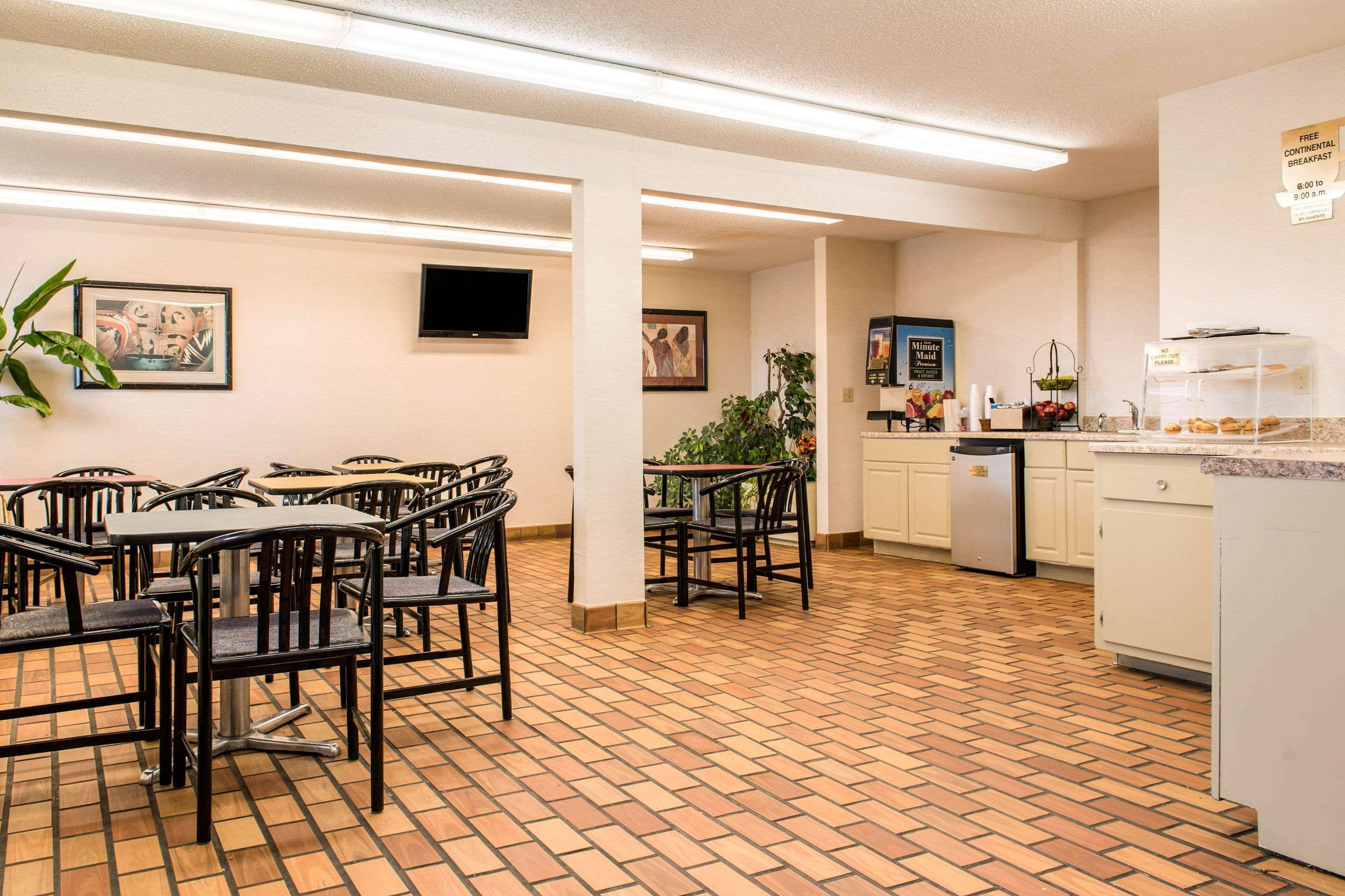 Econo Lodge Holland Exterior photo