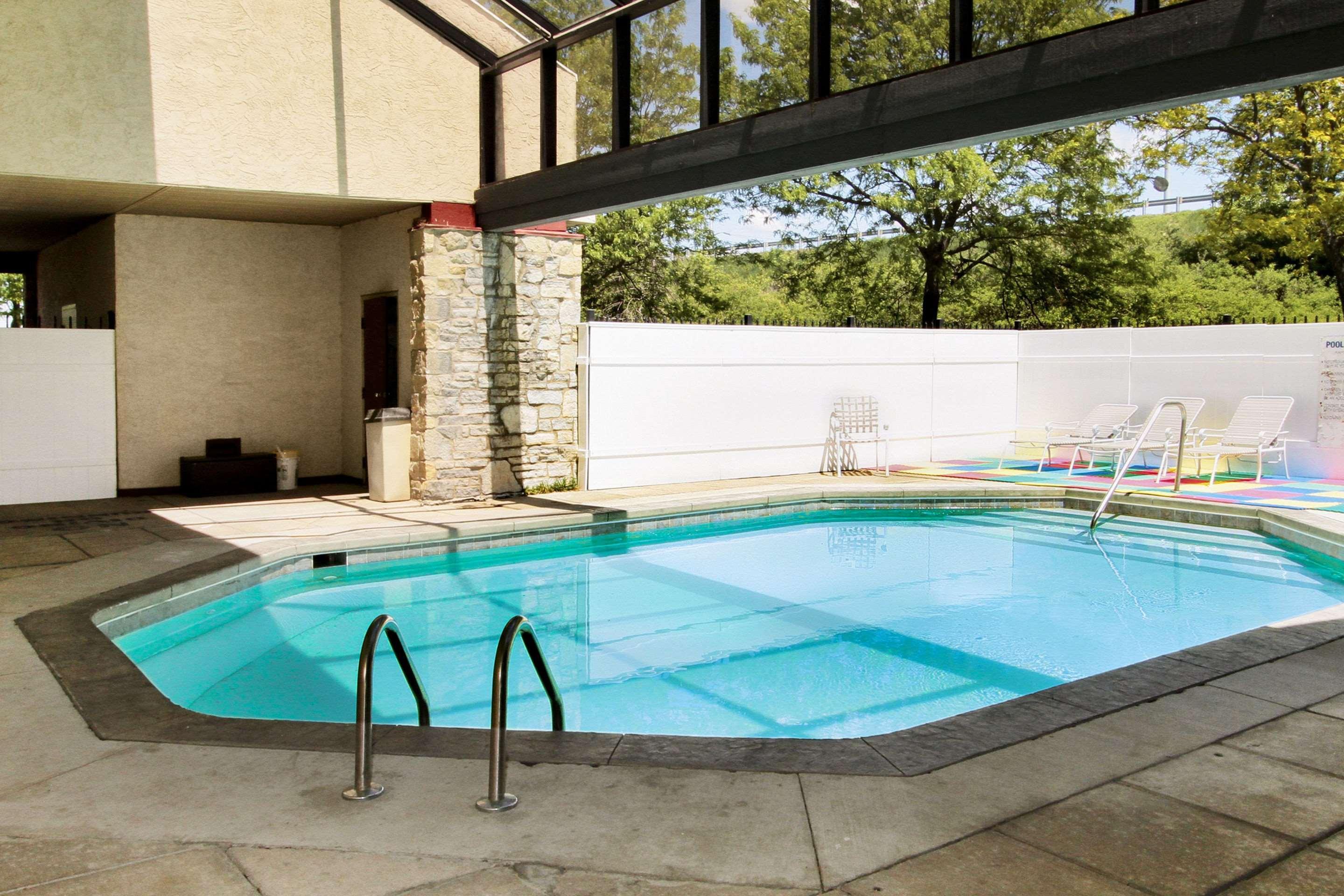 Econo Lodge Holland Exterior photo