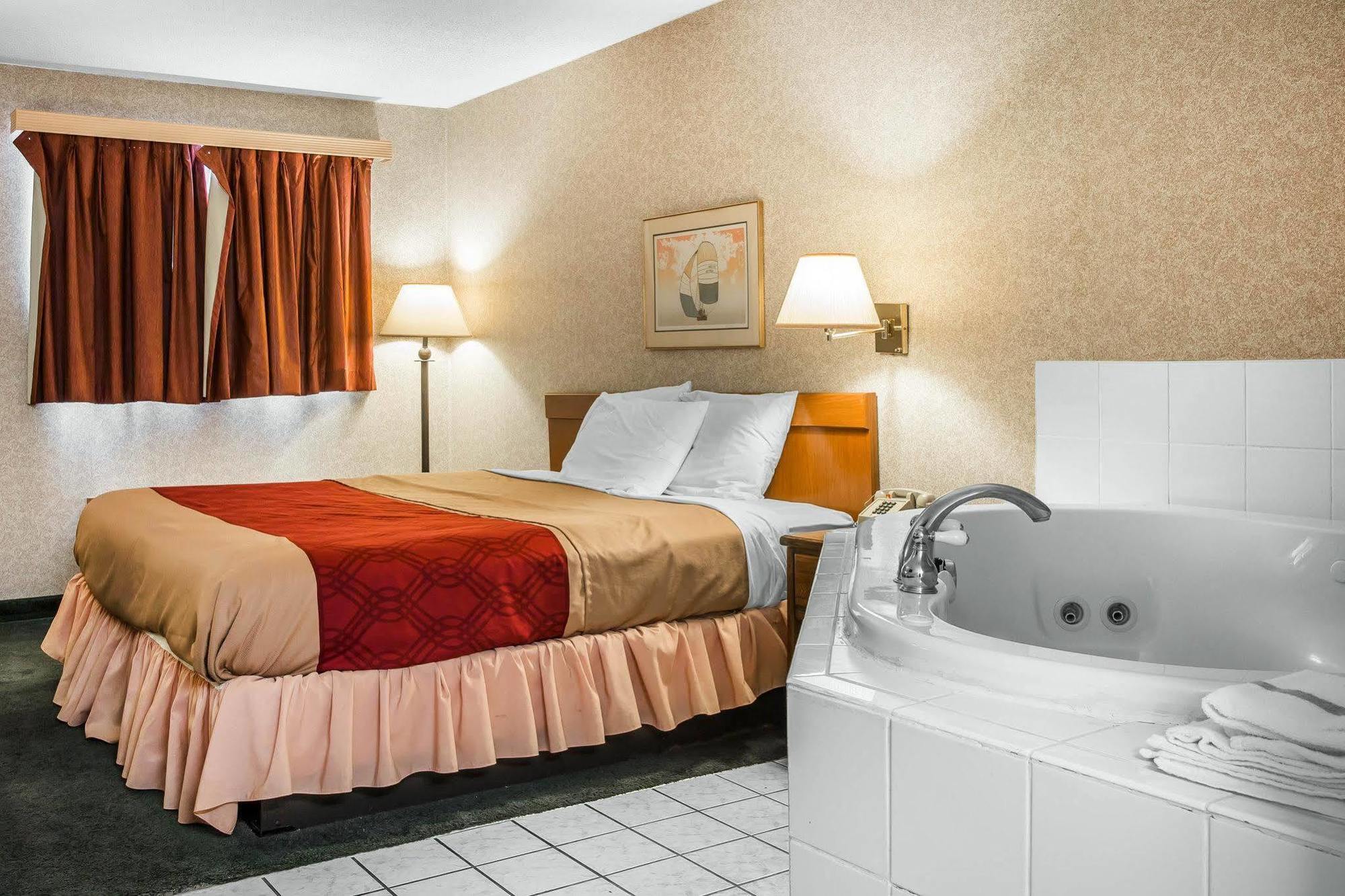 Econo Lodge Holland Exterior photo
