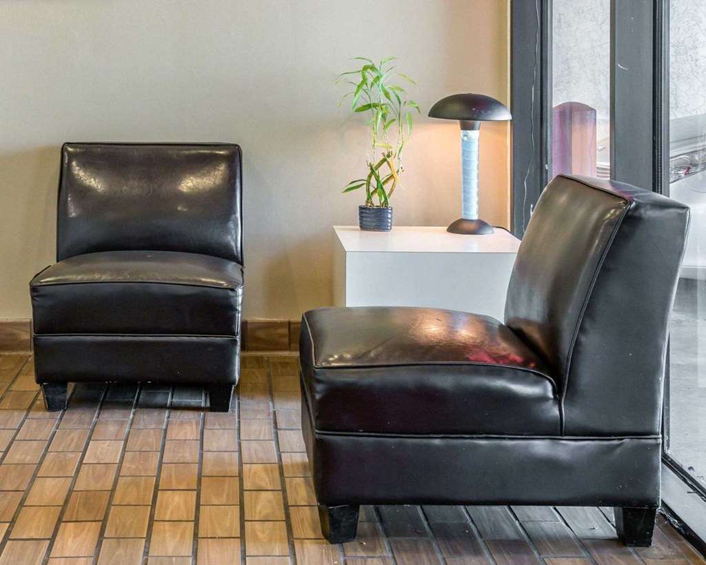 Econo Lodge Holland Interior photo
