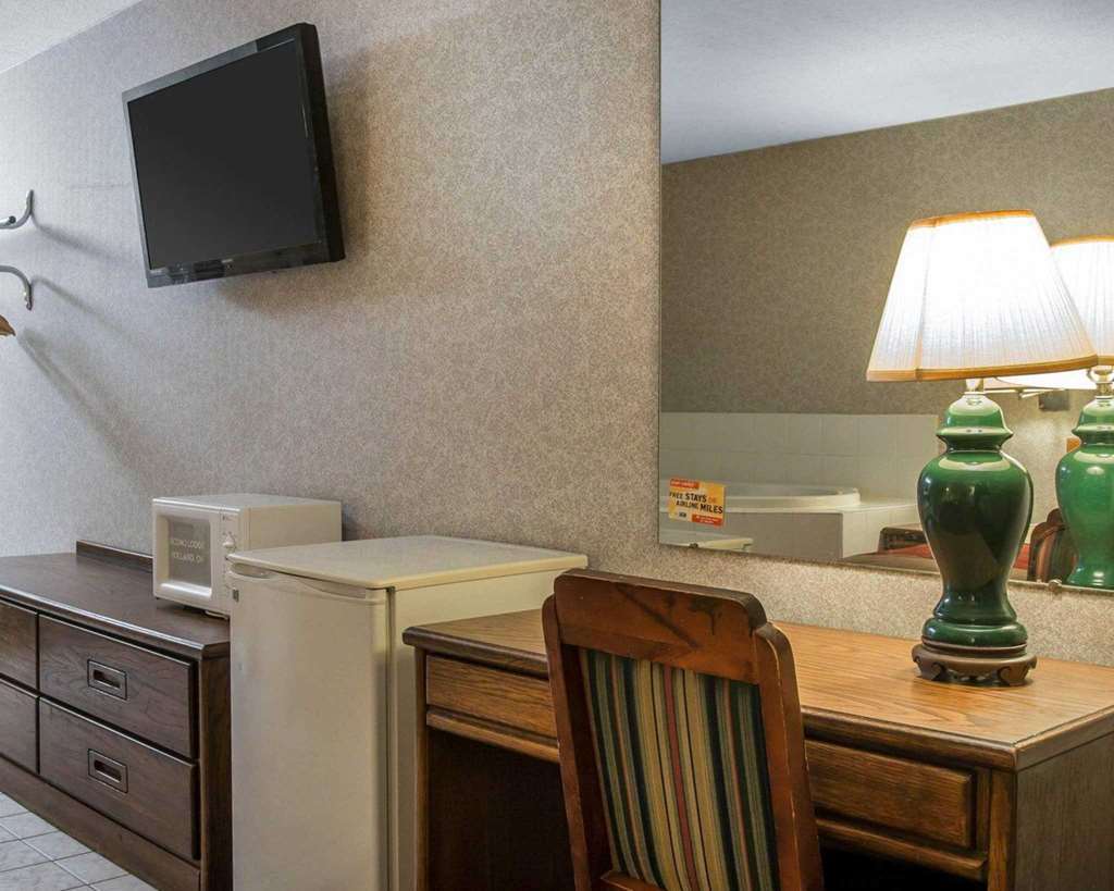 Econo Lodge Holland Room photo