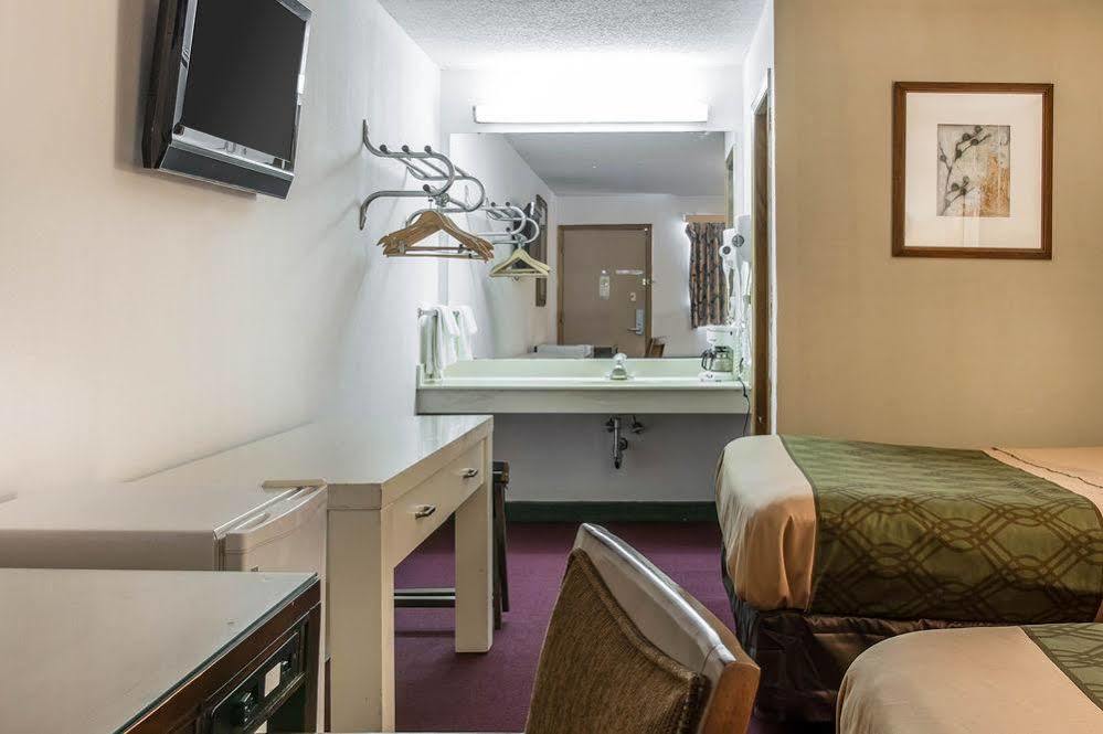 Econo Lodge Holland Exterior photo